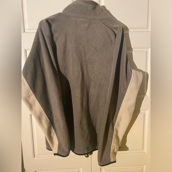 Simply Basic Two-Tone Fleece - Picture 5 of 5